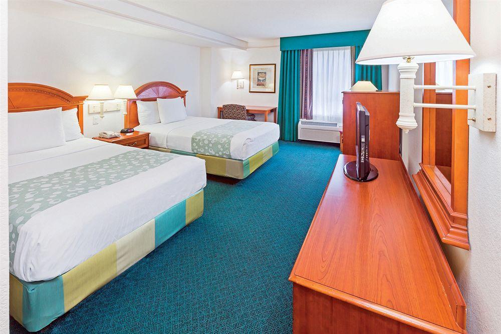 Hotel La Quinta By Wyndham San Antonio Airport Exterior foto