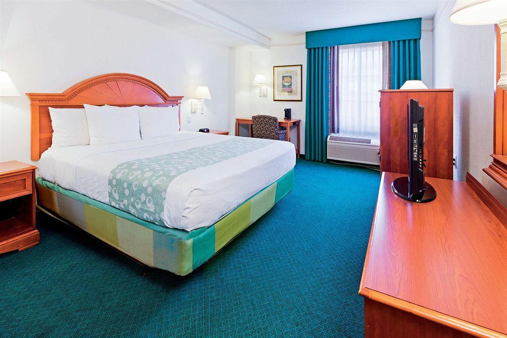 Hotel La Quinta By Wyndham San Antonio Airport Exterior foto